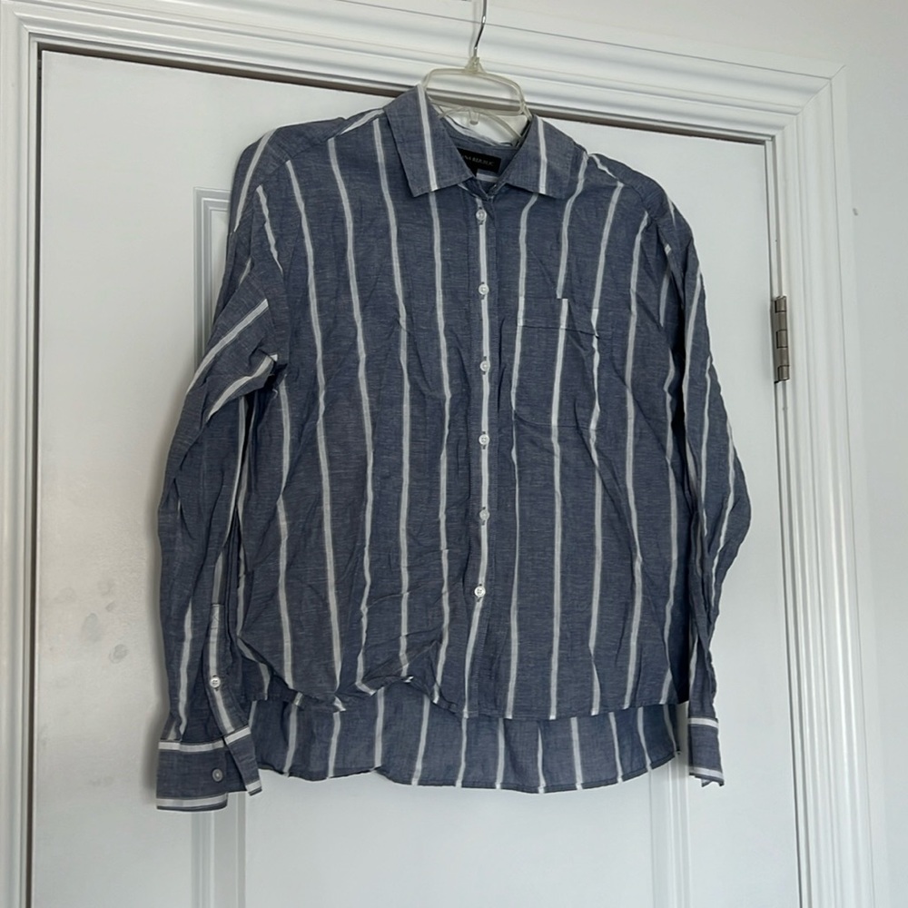 BANANA REPUBLIC BLUE STRIPED BUTTON DOWN SHIRT